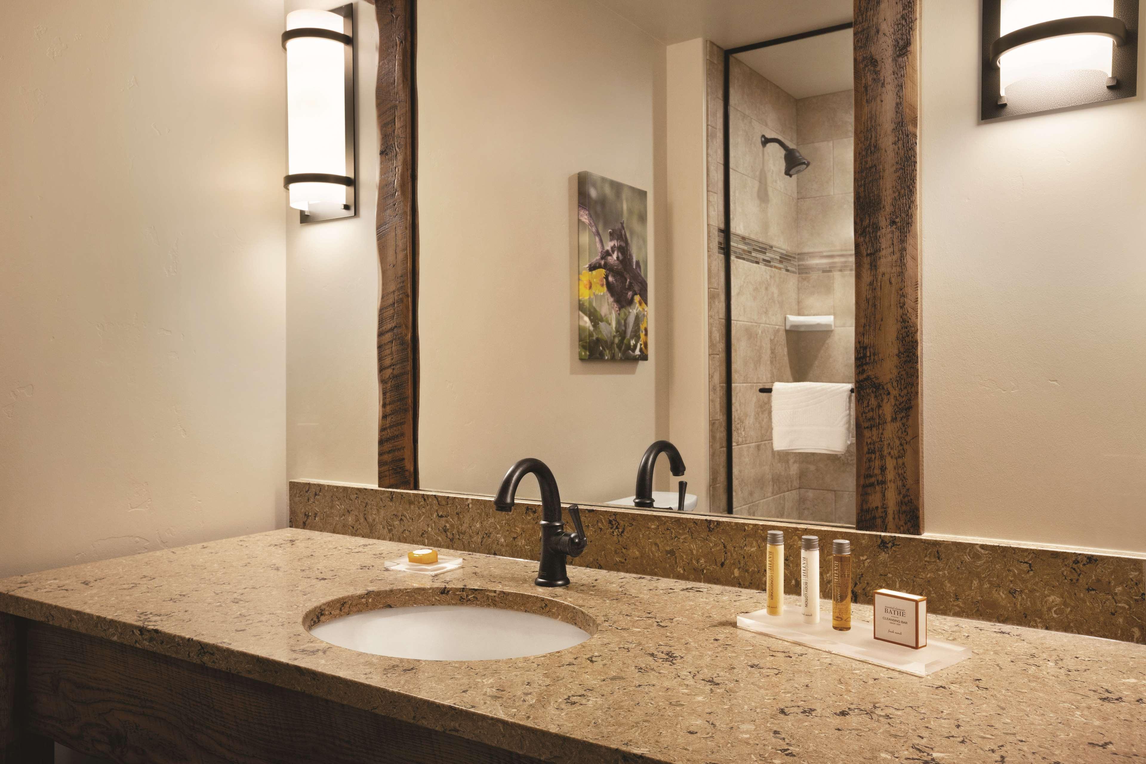 Glacier International Lodge カリスペル エクステリア 写真