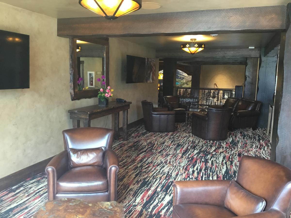 Glacier International Lodge カリスペル エクステリア 写真